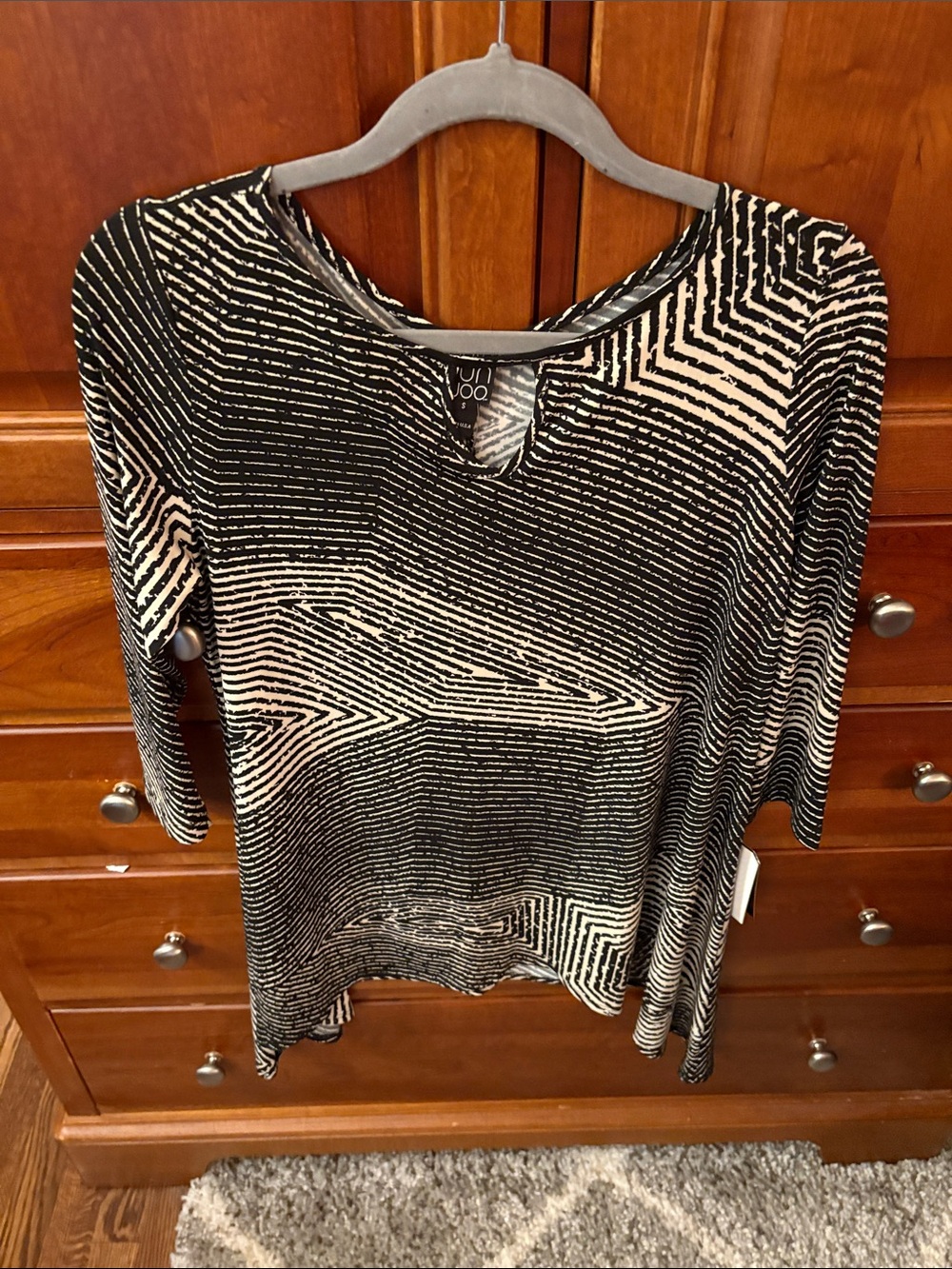 Black & Cream Patterned Asymmetric Women's Long Sleeve Top